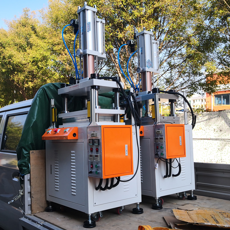 四柱型氣液增壓壓力機(jī) 氣動(dòng)熱壓整形機(jī).jpg
