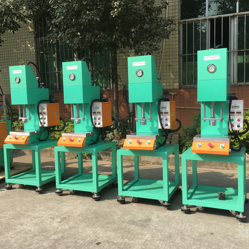 單柱液壓機(jī)